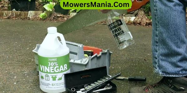 Benefits of Using Vinegar for Cleaning Mower Parts