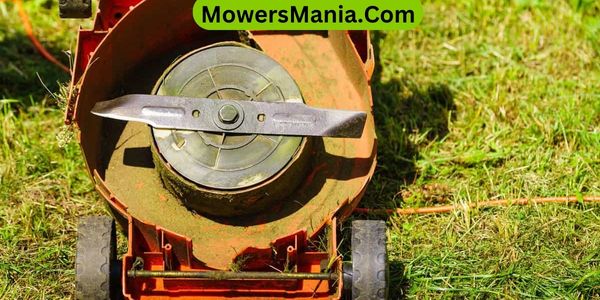 DIY Wet Cleaning Solutions for Mower Blades