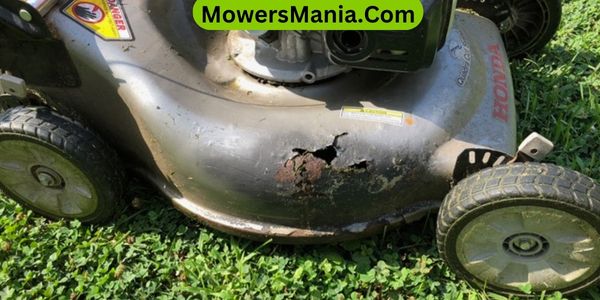 How to Keep a Mower Deck from Rusting